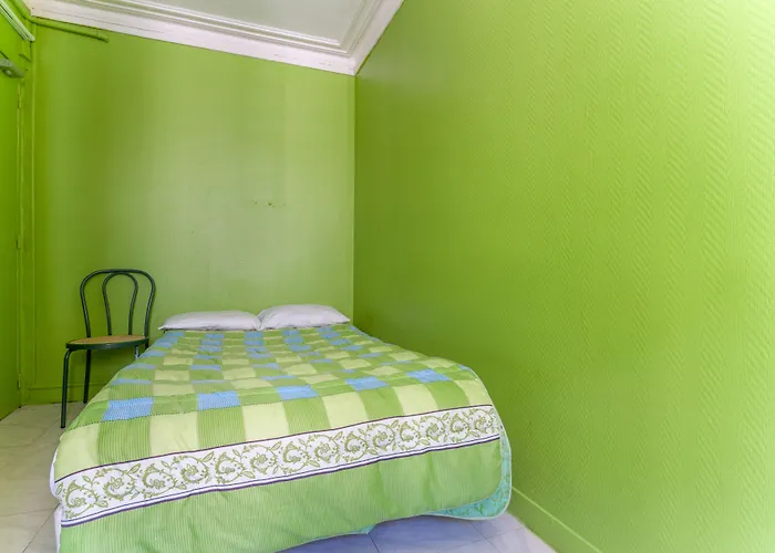 ホテル デ ザンドリ パリ