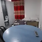 德安德里酒店 *