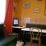 Des Andelys Otel *